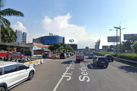 Jl. Tol Prof. Dr. Sediyatmo - Rawa Bokor KM 3 (Pintu Gerbang Utama Soeta), Tangerang