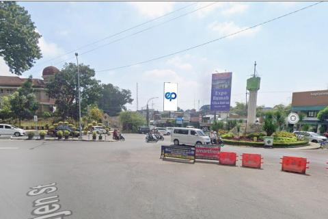 Bundaran Jl. Bandung hadap ijen, Malang