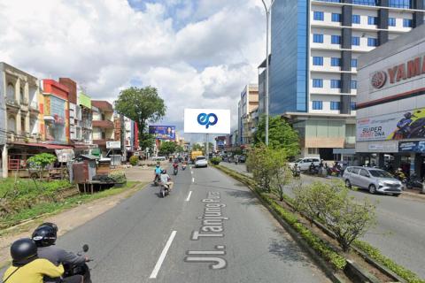 Median JL. Tanjung pura Depan Sentral Yamaha, Pontianak
