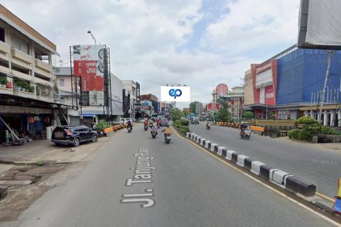 Median Jl. Tanjungpura Depan Ramayana Mall, Pontianak