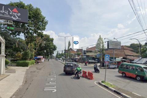 JL. Ir Djuanda (samping Borma Dago), Bandung
