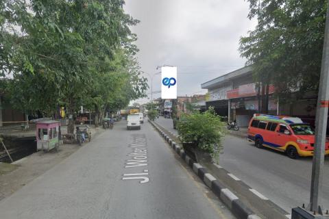 Jl. Wolter Monginsidi Perempatan Pasar Genuk, Semarang