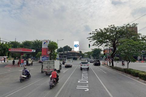 Perempatan Jl. Kertajaya - Jl. Pucang, Surabaya