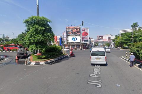 Jl. Pemuda perempatan Alun alun Kota Semarang