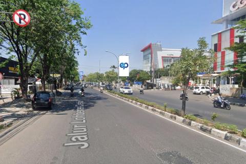Jl. Dr. Cipto Mangunkusumo (Depan Bandar Djakarta Seafood)