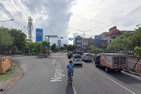 Perempatan Jl. Manyar - Kebun Bibit, Surabaya