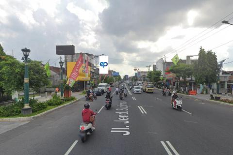 Jl. Jend. Sudirman (barat jembatan gondolayu), Yogyakarta