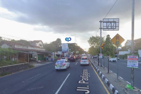 JI. Padjajaran (Perempatan Seturan), Yogyakarta