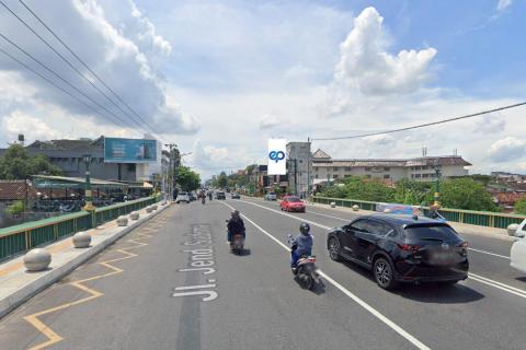 Jl. Jend. Sudirman (barat jembatan gondolayu), Yogyakarta