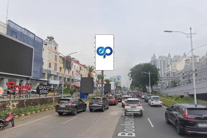 Billboard at Jl. Boulevard Raya Ruko Inkopal (Depan Hotel Wiz), Jakarta Utara