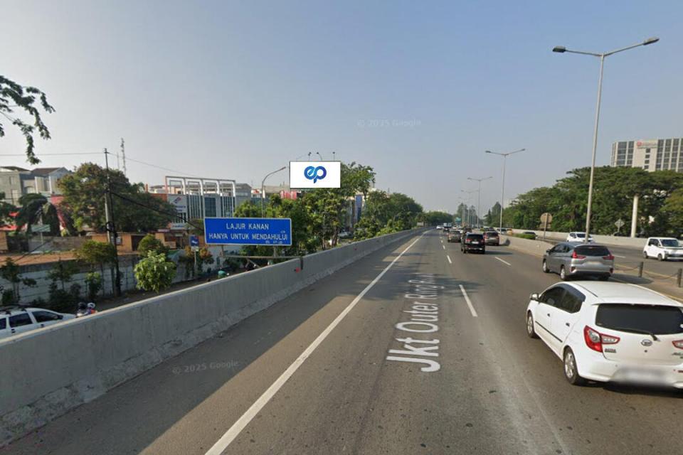 Billboard at Jl. Ringroad Barat - Taman Jl. Boulevard, Jakarta Barat