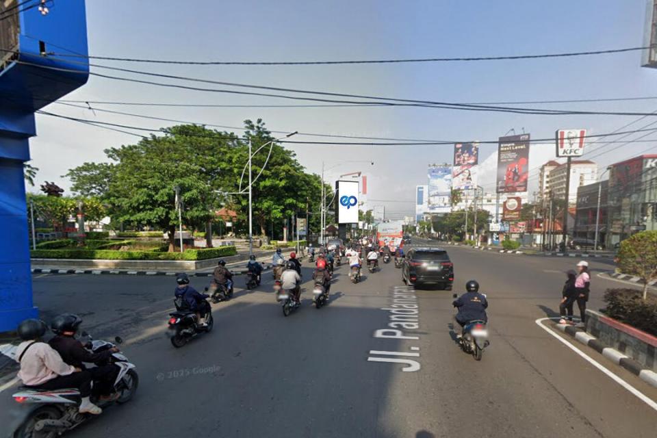 Videotron at Jl. Pandanaran (Depan Taman Pandanaran), Semarang