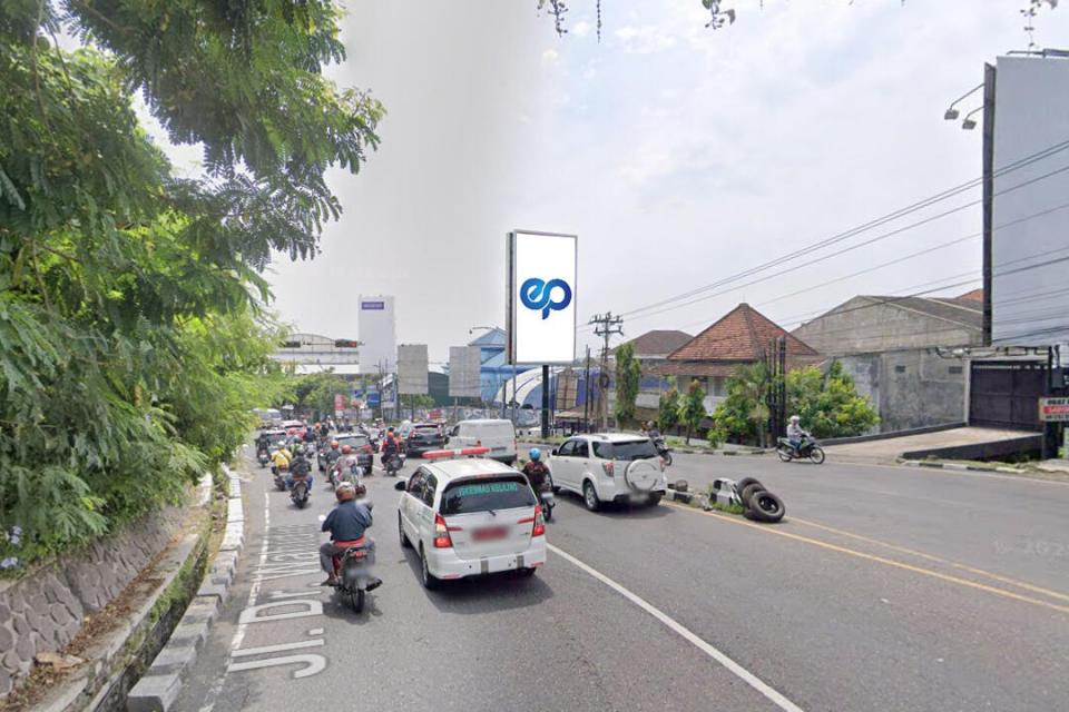 Billboard at Jl. Dr. Wahidin Pertigaan Tentara Pelajar, Semarang