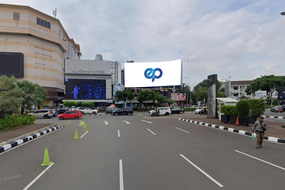 Videotron at Jl. Asia Afrika Kav 3-5 (sebrang Senayan City), Jakarta Pusat