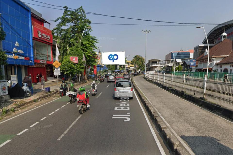 Billboard at Jl. Bekasi Barat (Pasar Rawa Bening), Jakarta Timur