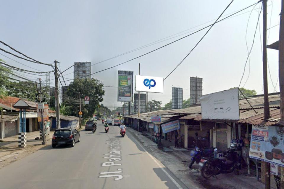 Billboard at Jl. Raya Serpong (Perempatan Muncul), Tangerang Selatan