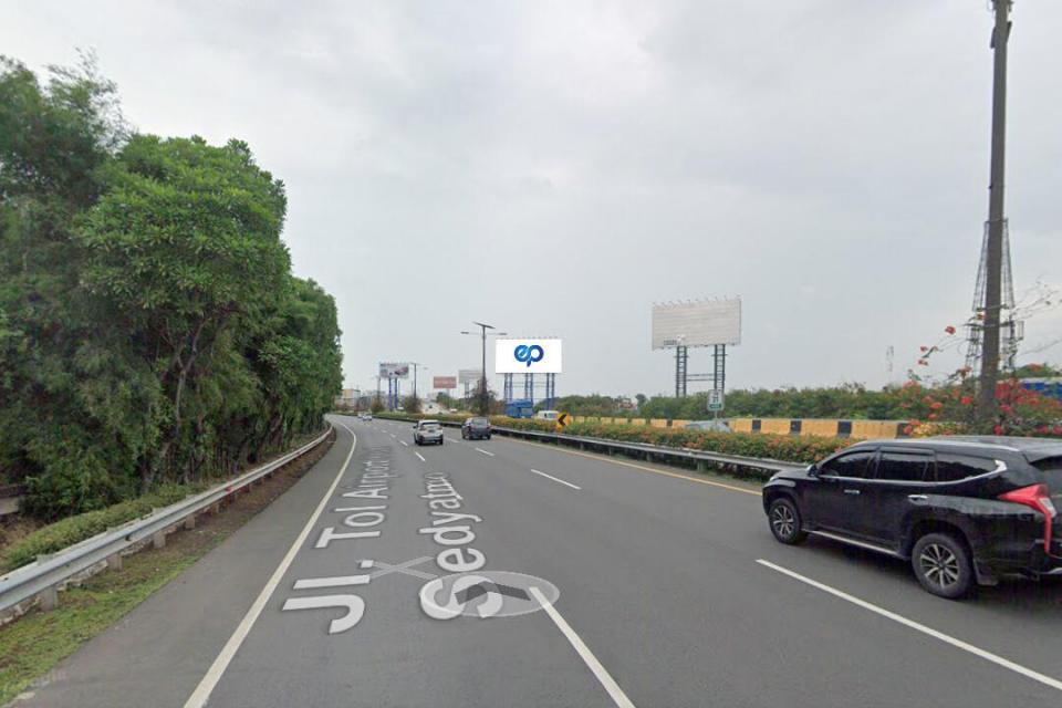 Billboard at Sedyatmo Tol Road KM 31+810, Tangerang