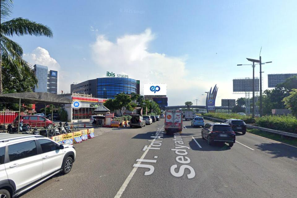 Billboard at Jl. Tol Prof. Dr. Sediyatmo - Rawa Bokor KM 3 (Pintu Gerbang Utama Soeta), Tangerang