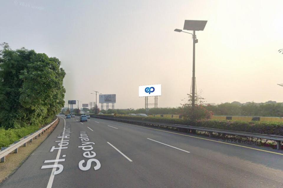 Billboard at Tol Sediyatmo KM 31+600, Tangerang