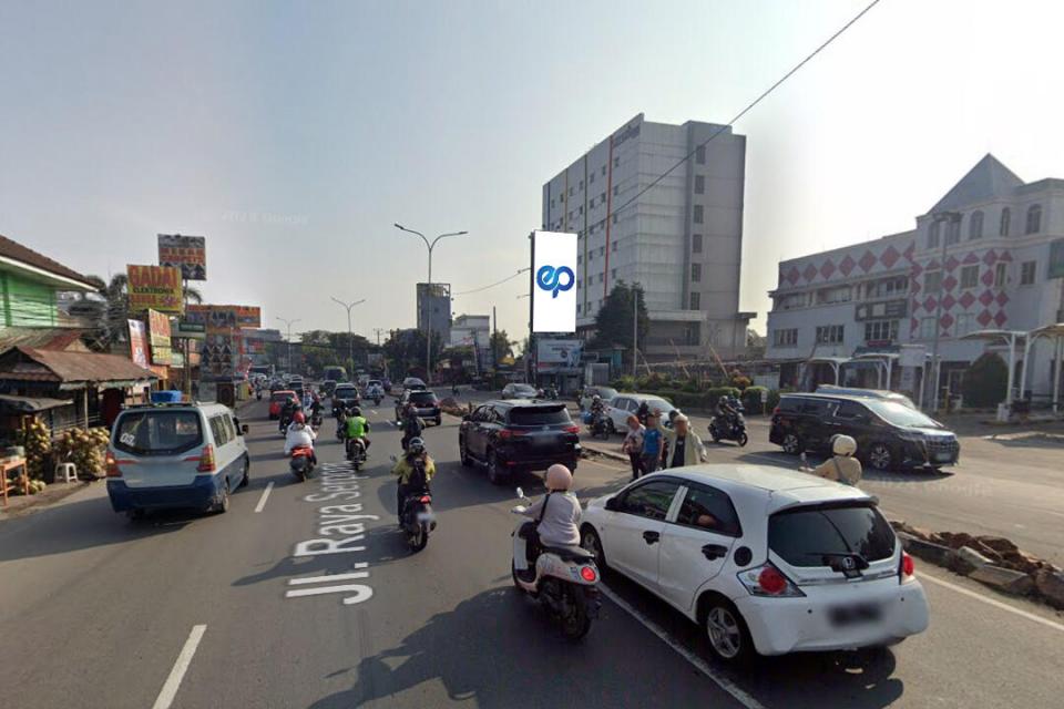 Billboard at Jl. Raya Serpong (depan Hotel Amaris) setelah WTC Matahari, Tangerang