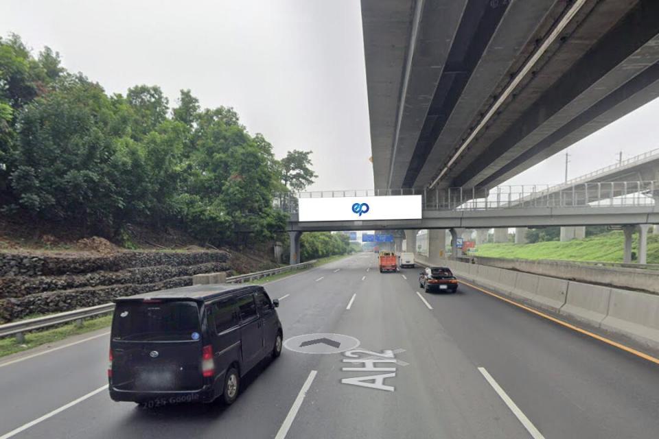 Billboard at JL. Tol Jakarta - Cikampek KM 34+00 A, Cibatu Cikarang, Kab. Bekasi