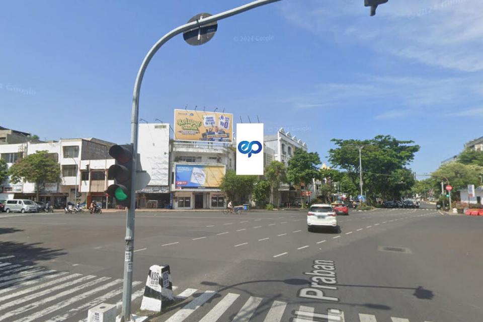 Billboard at PEREMPATAN TUNJUNGAN - GEMBLONGAN (DEPAN TUNJUNGAN CENTER)