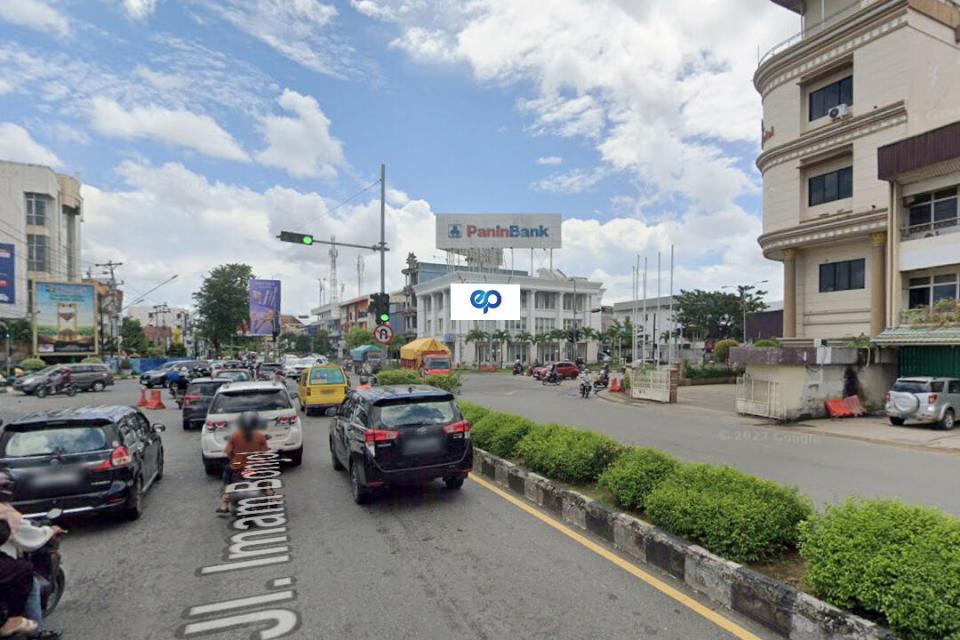 Billboard at Simpang JL. Pahlawan - JL. Imam Bonjol, Pontianak