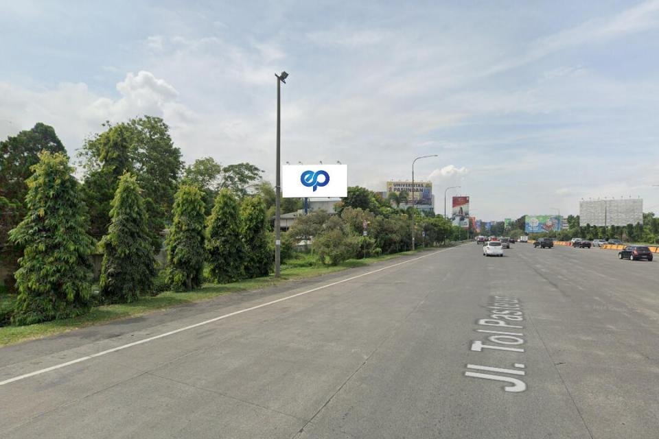 Billboard at Exit Tol Pasteur KM 00.800, Bandung