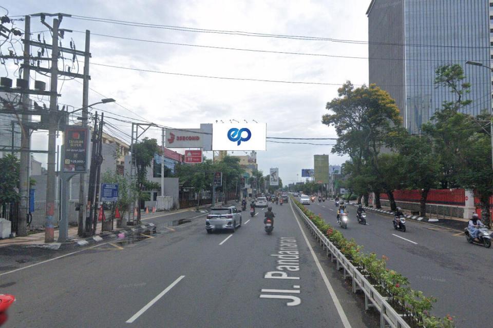 Billboard at Jl. Pandanaran (Kaw. Pusat Oleh-oleh Semarang, Seberang Louis Kienne), Semarang