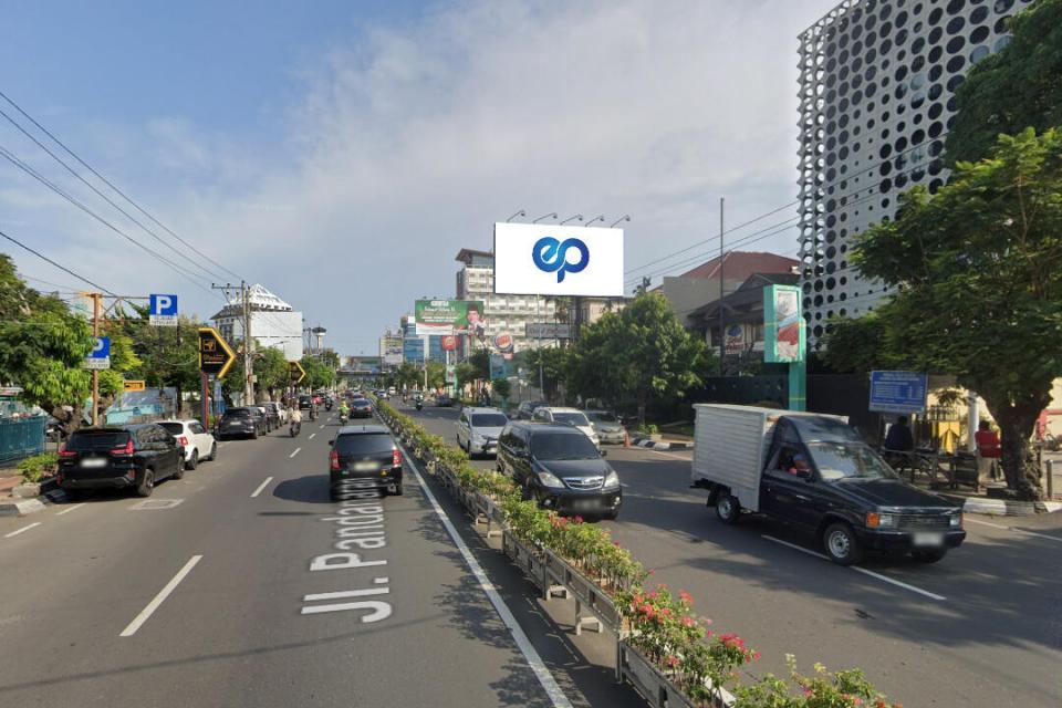 Billboard at Jl. Pandanaran (Resto Seoul Palace), Semarang