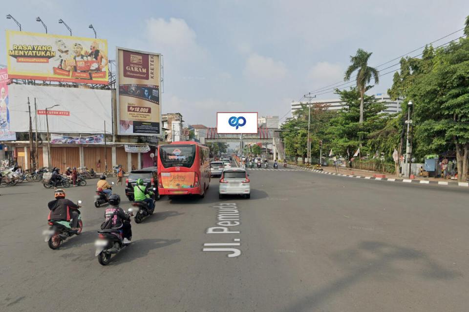 Billboard at Jl. Pemuda, Johor (Depan Hotel Puri Dibyo), Semarang