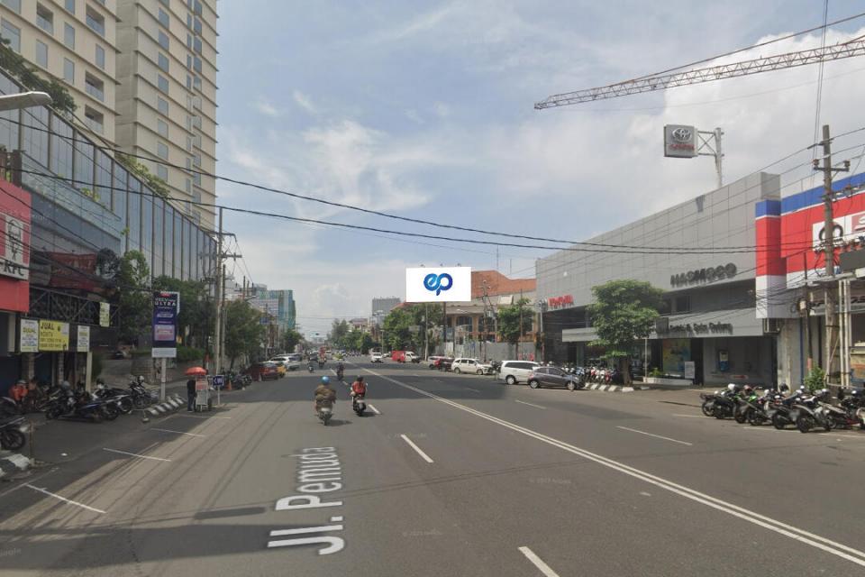Billboard at Jl. Pemuda (Seberang Hotel Louskiene), Semarang