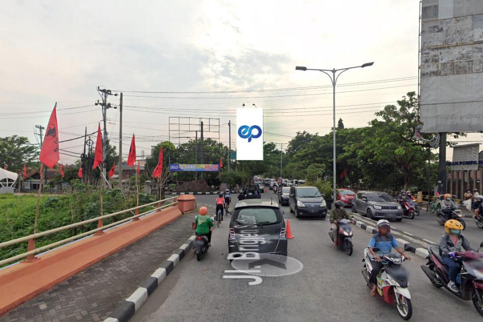 Billboard at Jl. Brigjend Sudiarto (Pertigaan Unta Raya), Semarang