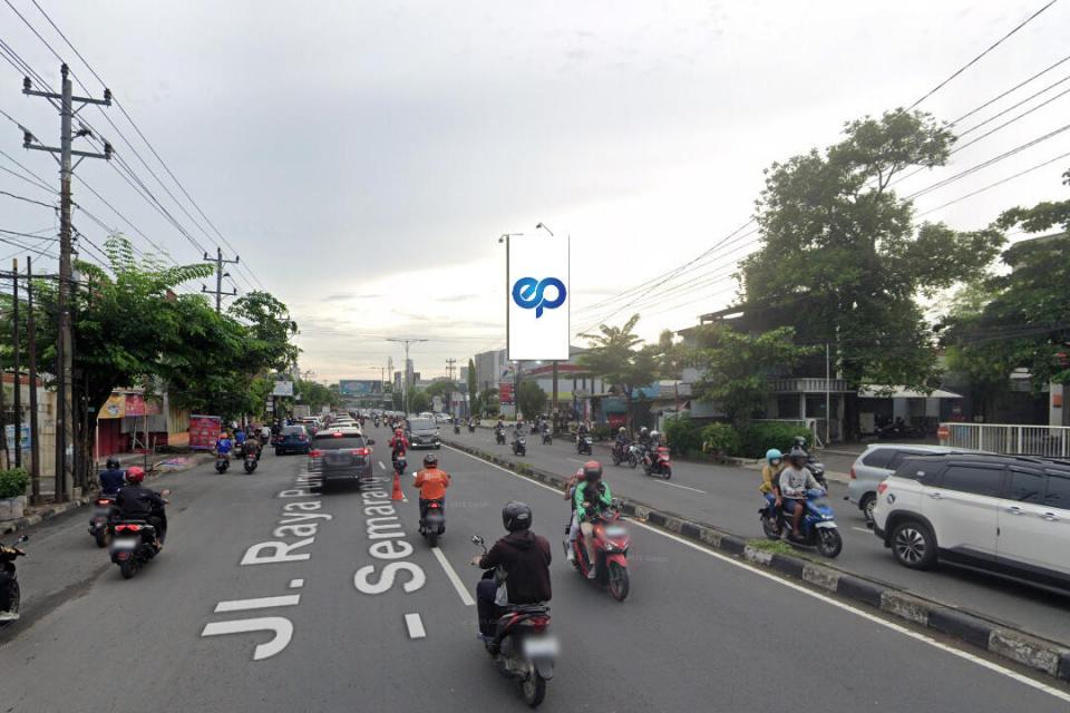 Billboard at Jl. Brigjend Sudiarto Exit Tol Gayamsari, Semarang