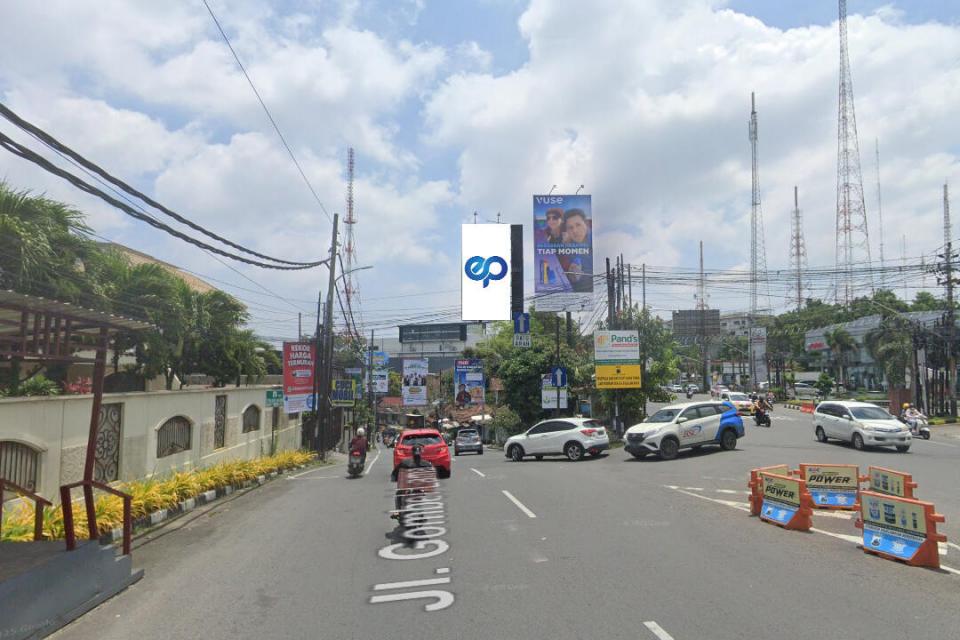 Billboard at Jl. Setiabudi Pertigaan Burger King, Semarang