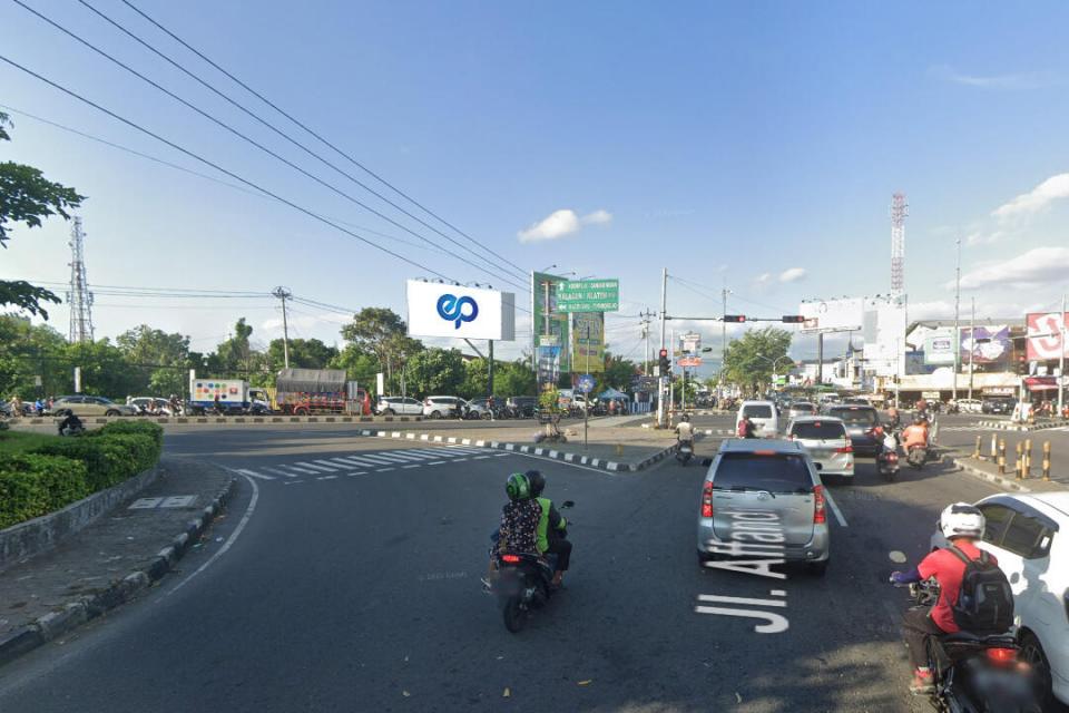 Billboard at PEREMPATAN RING ROAD CONDONGCATUR GEJAYAN / DEKAT PAKUWON MALL, YOGYAKARTA