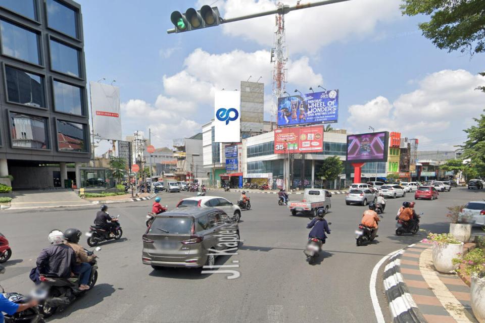 Billboard at Jl. Pemuda (Toko Diana Jam 1), Semarang