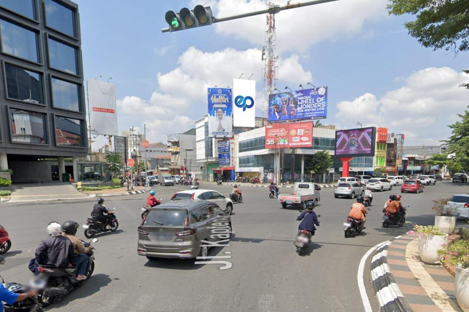 Billboard at Jl. Pemuda (Toko Diana Jam 2), Semarang