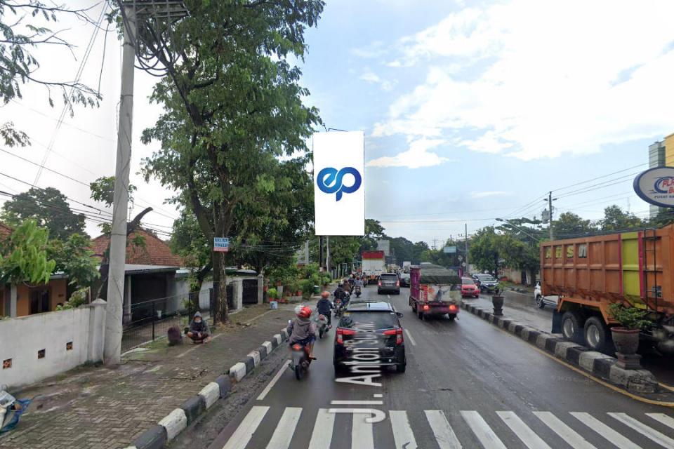 Billboard at Jl. Perintis Kemerdekaan (Pertigaan Pramuka), Semarang