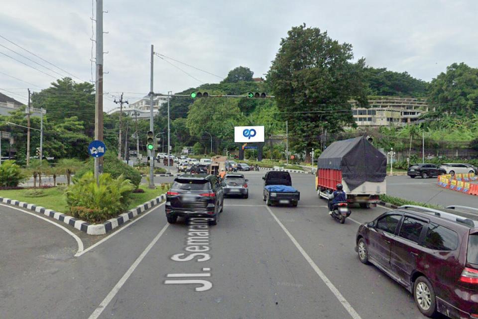 Videotron at LED TAMAN SIRANDA SEMARANG Jl. Diponegoro, Semarang