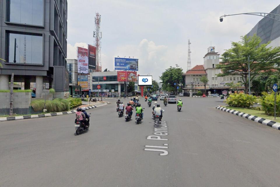 Videotron at LED THAMRIN SEMARANG Bundaran Paragon Mall Jl. MH. Thamrin, Semarang
