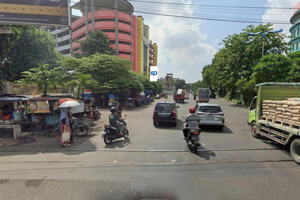 Billboard at Perempatan Jl. Raya Dupak - Jl. Semarang (Depan PS. Turi - PGS), Surabaya