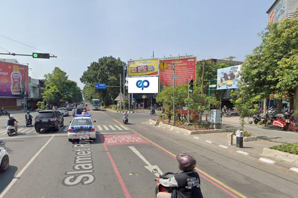 Billboard at JL. Slamet Riyadi, Perempatan Ngapemon, Solo 