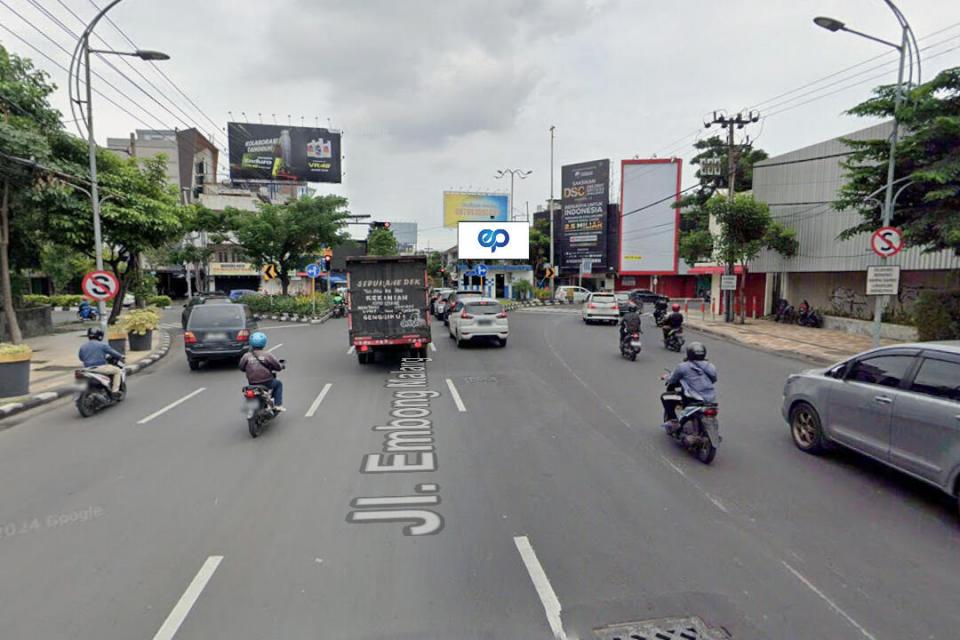 Videotron at Perempatan Jl. Embong Malang (Dekat Empire Palace), Surabaya