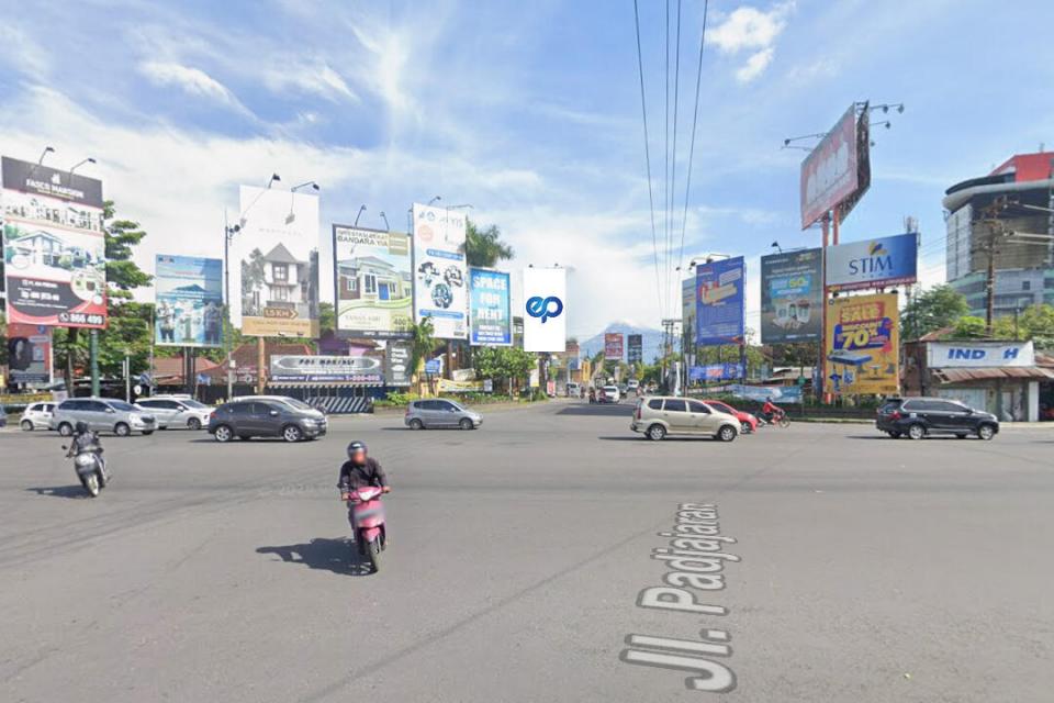 Billboard at JI. Palagan Tentara Pelajar, Perempatan Monjali (Sisi Selatan), Yogyakarta