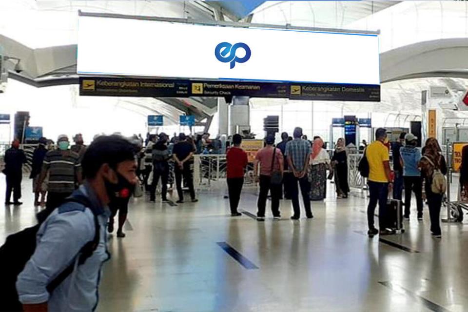 Videotron at GIANT LED Bandara Kualanamu (Departure Security Check Point), Medan