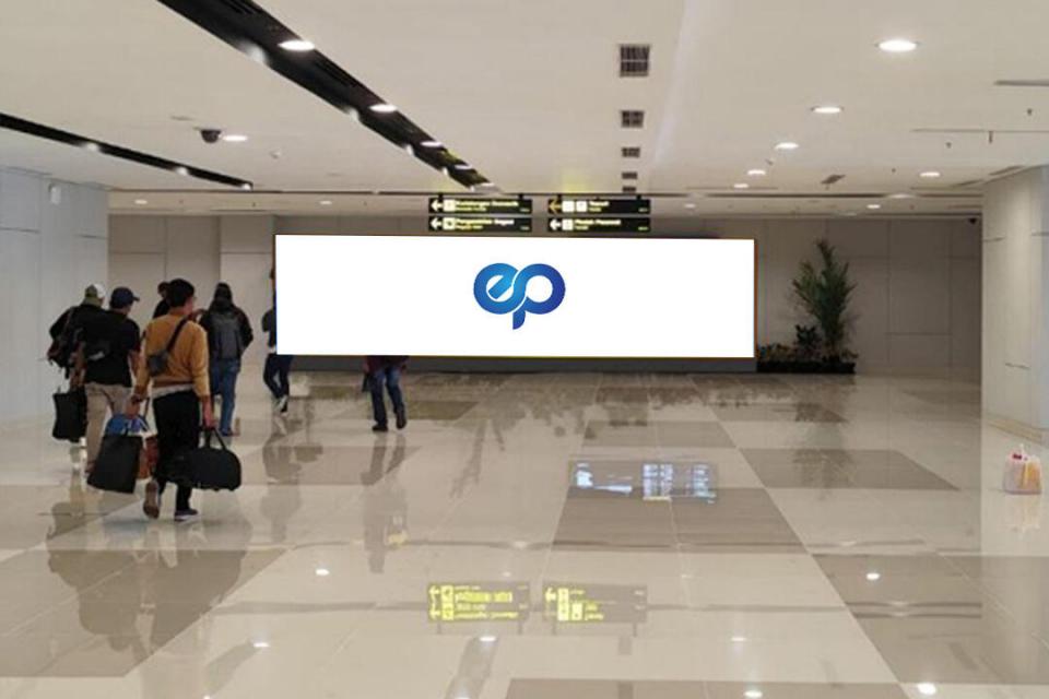 Videotron at Ruang Selasar menuju Ruang Pengambilan Bagasi – Bandara Sultan Hasanuddin Makassar