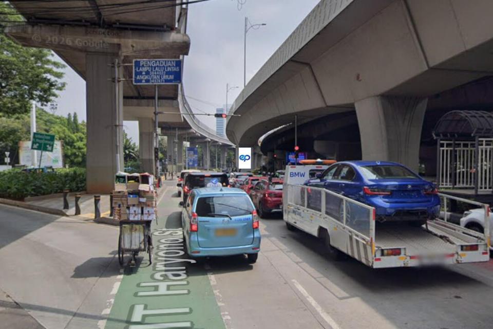 Videotron at Pilar Tiang Tol Pancoran, Jakarta Selatan